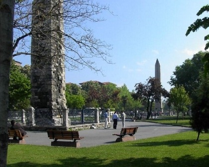 Hippodrom Konstantinopel, im Vordergrund der Gemauerte Obelisk